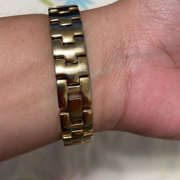 Citizen - Picture 2 of 4